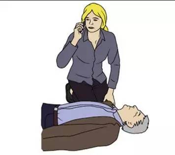 心跳停止,在他胸口上重重捶一拳,能起死回生吗?